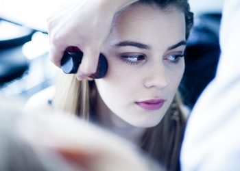 Pocztówki bliżej artystów