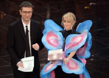 Luciana Littizzetto jako motylek z pachwiny Bellen Rodriguez (półnagiej prowadzącej Sanremo 2012).