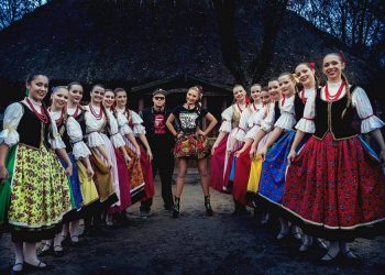 Próby, oficjalna wersja, pocztówka…