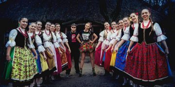 Próby, oficjalna wersja, pocztówka…