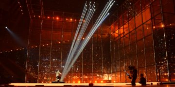 Conchita Wurst na scenie (fot. Maciej Mazanski)