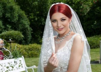 Elena powraca z kolejnym wakacyjnym przebojem