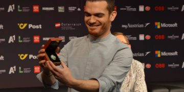 Elnur Huseynov odebrał nagrodę od OGAE Polska