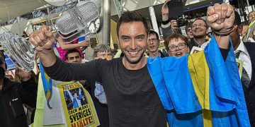 Powrót bohatera i walka o organizację