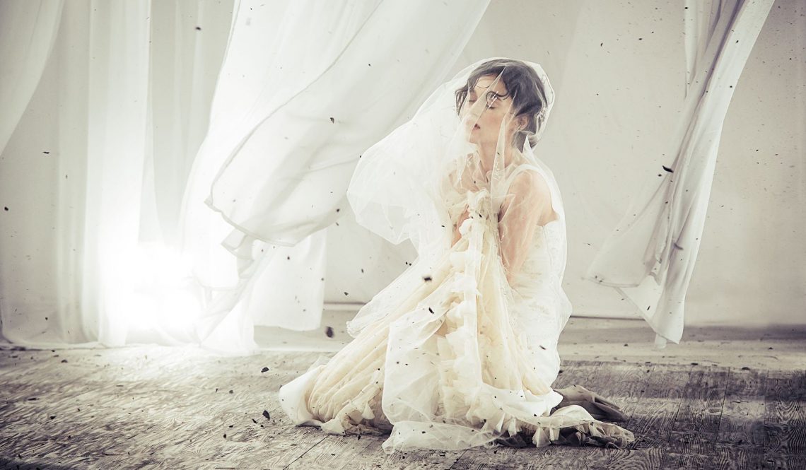 Marija Jaremczuk intryguje w sukni ślubnej w nowym klipie