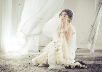 Marija Jaremczuk intryguje w sukni ślubnej w nowym klipie