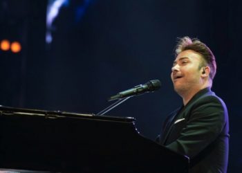 Zdesperowani Eurowizją: Lawrence Gray