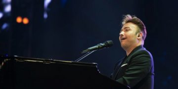 Zdesperowani Eurowizją: Lawrence Gray