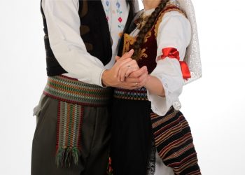 Adio folklorze, Goodbye języki narodowe