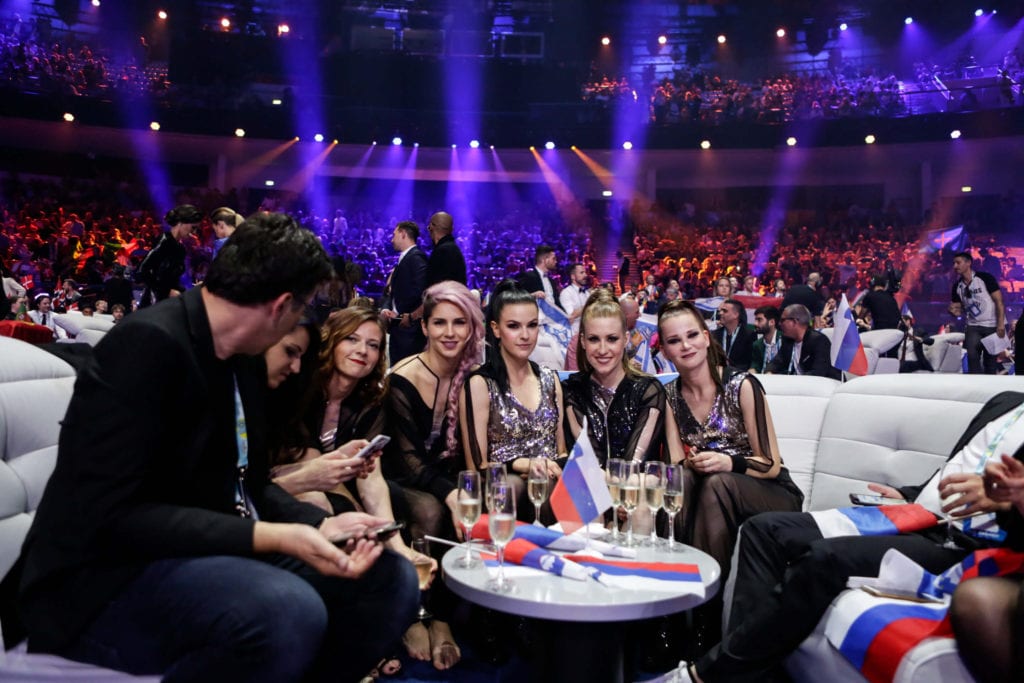 Lea Sirk w Green Roomie podczas finału (fot. Eurovision.tv)