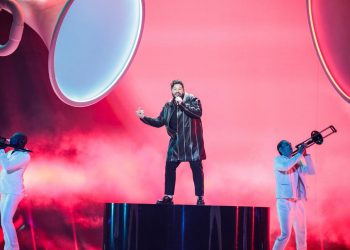 Eurowizja 2021: James Newman (Wielka Brytania) nie zdobył ani jednego punktu. (fot. druga próba, Thomas Hanses/eurovision.tv)