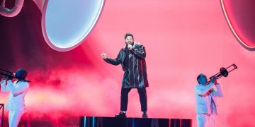Eurowizja 2021: James Newman (Wielka Brytania) nie zdobył ani jednego punktu. (fot. druga próba, Thomas Hanses/eurovision.tv)