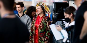 Eurowizja 2021, Rosja, Maniża, turkusowy dywan