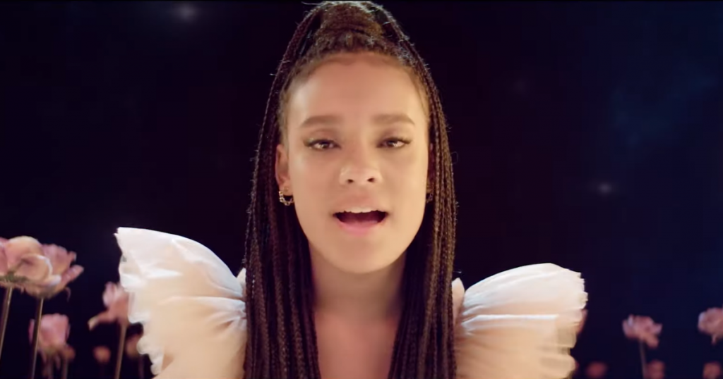 Sara James, teledysk, Somebody, Eurowizja Junior