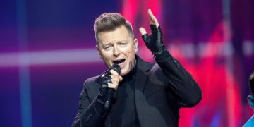 Rafał Brzozowski w barwach Polski podczas drugiej próby przed półfinałem Eurowizji w Ahoy Arenie w Rotterdamie, fot.: EBU / ANDRES PUTTING