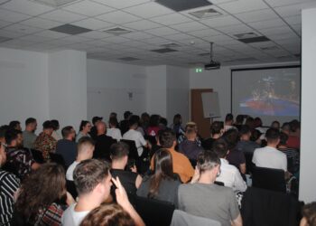 Eurowizja: OGAE Polska ogląda Eurowizję 2004 podczas jednego z Neopiątków. Fot. S. Smoliński