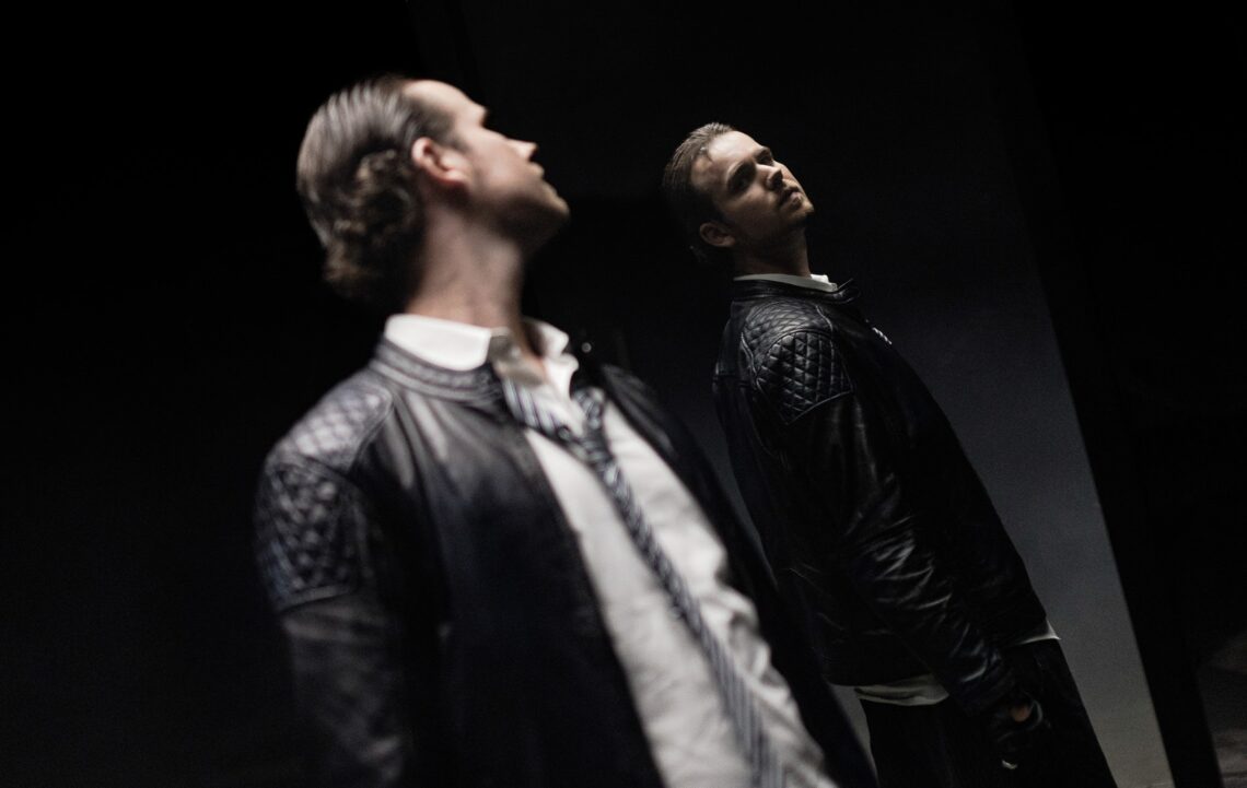 Sesja wizerunkowa Jeremiego Sikorskiego do teledysku „Cienie Przeszłości”. Fot miko.marczuk